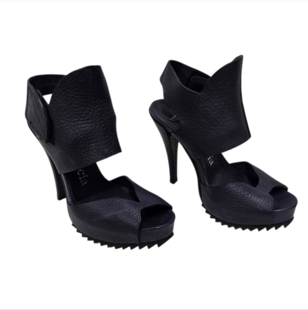 NWOT Pedro Garcia Peep Toe Leather Heels in Navy Blue